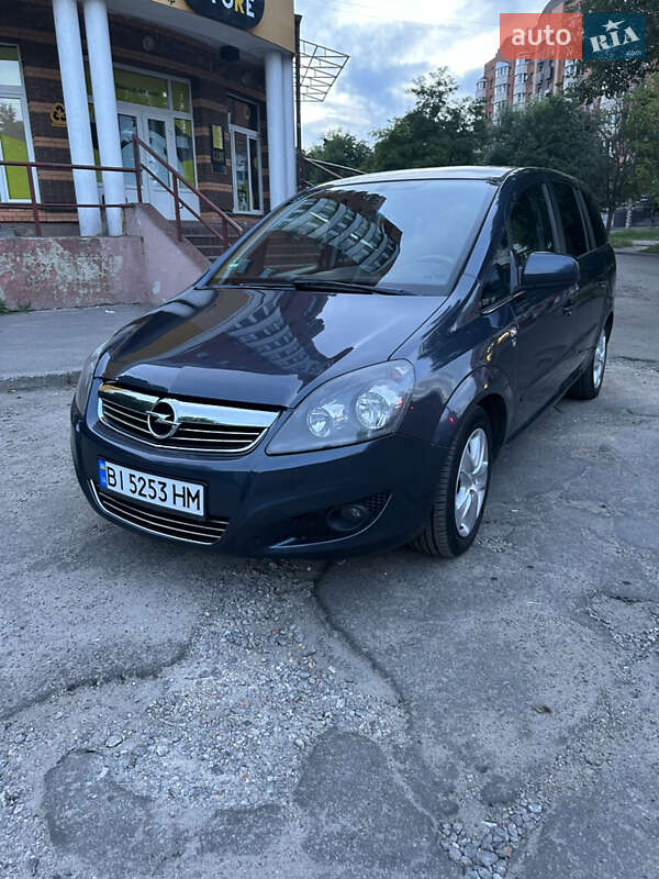 Минивэн Opel Zafira 2010 в Миргороде