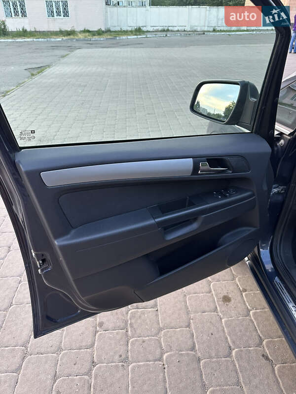 Минивэн Opel Zafira 2010 в Миргороде