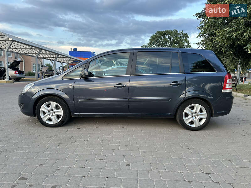 Минивэн Opel Zafira 2010 в Миргороде