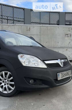 Минивэн Opel Zafira 2008 в Киеве