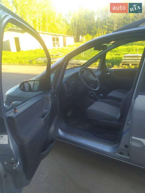 Минивэн Opel Zafira 2004 в Овруче
