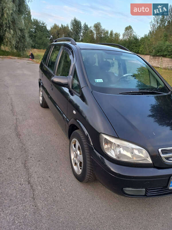 Минивэн Opel Zafira 2002 в Киеве