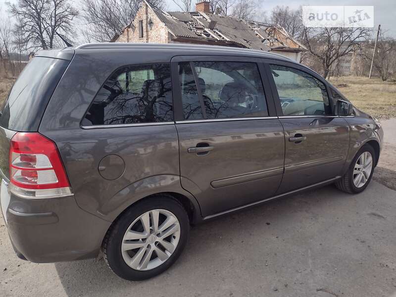 Opel Zafira 2011