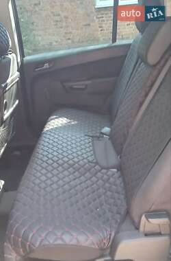 Минивэн Opel Zafira 2010 в 