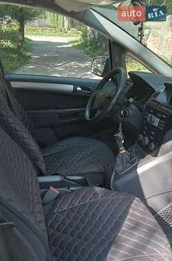Минивэн Opel Zafira 2010 в 
