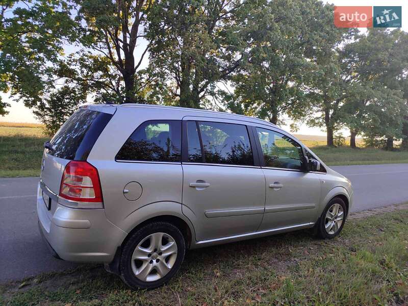 Минивэн Opel Zafira 2012 в Виньковцах