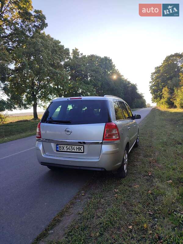 Минивэн Opel Zafira 2012 в Виньковцах