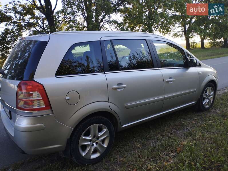 Минивэн Opel Zafira 2012 в Виньковцах