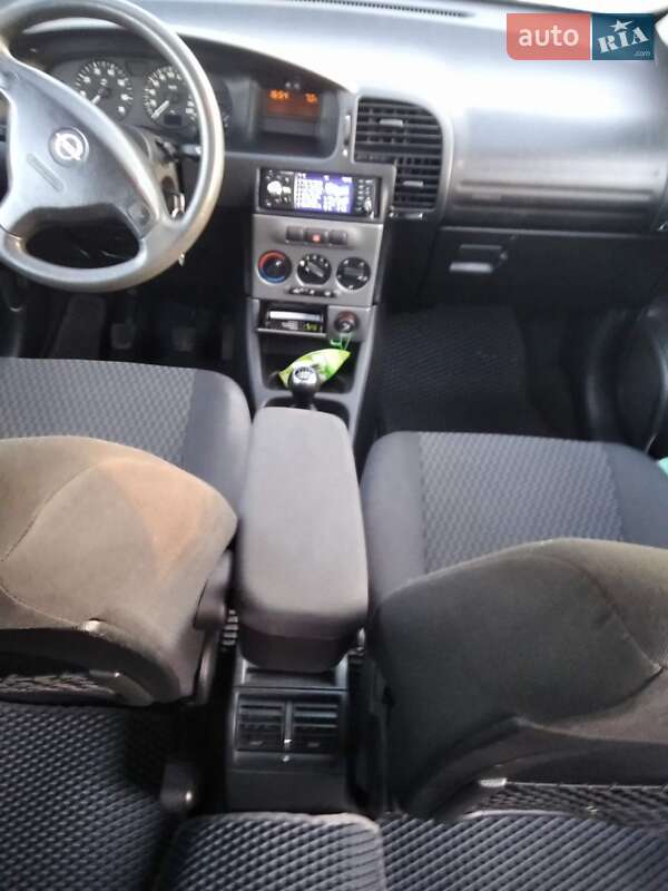 Мінівен Opel Zafira 2004 в Нікополі