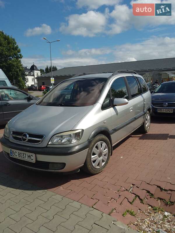 Минивэн Opel Zafira 2003 в Хырове