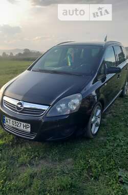 Минивэн Opel Zafira 2008 в Долине