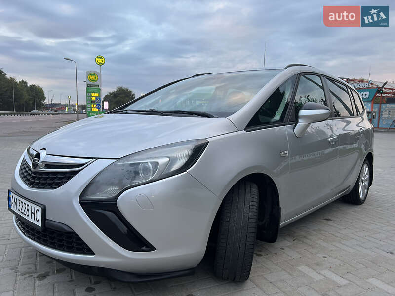 Мікровен Opel Zafira 2014 в Житомирі