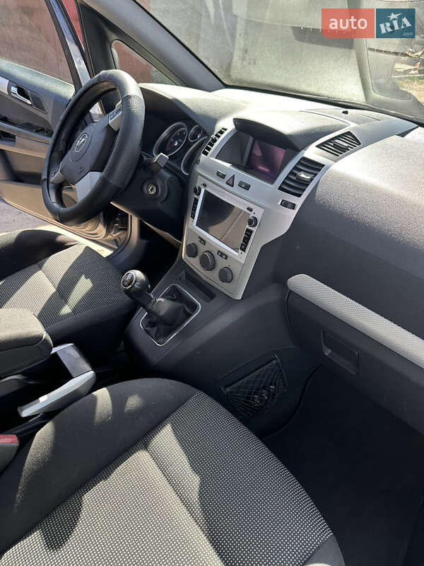 Минивэн Opel Zafira 2007 в Долинской