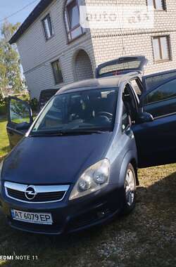 Минивэн Opel Zafira 2006 в Долине