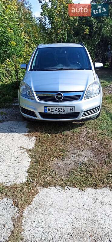 Минивэн Opel Zafira 2006 в 