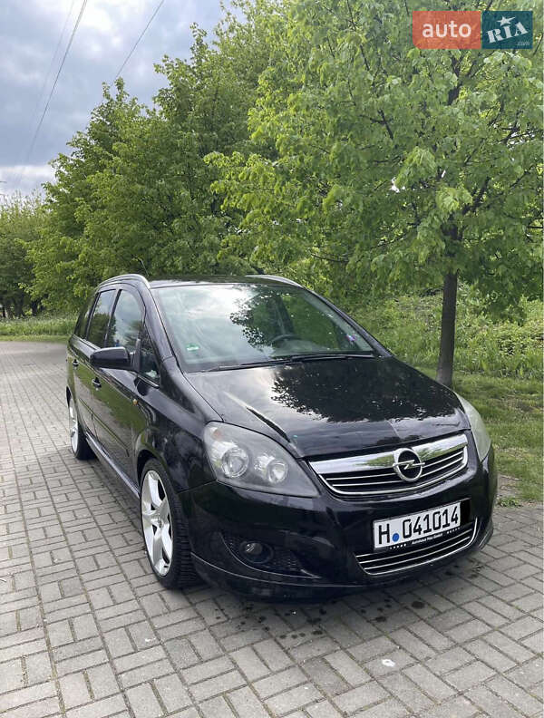 Минивэн Opel Zafira 2009 в Киеве