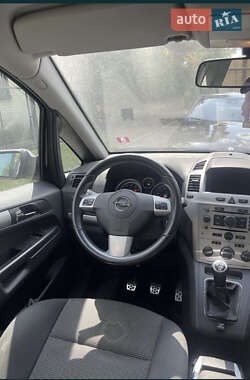 Минивэн Opel Zafira 2009 в Киеве