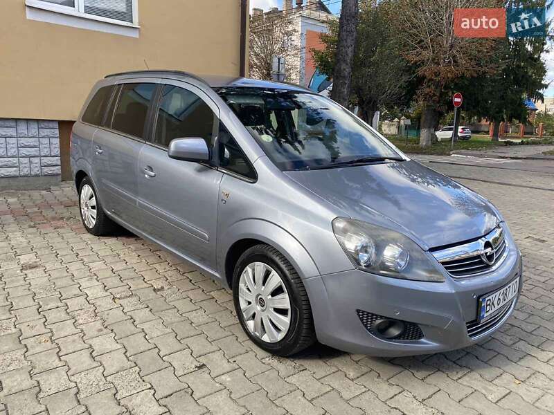 Opel Zafira 2011