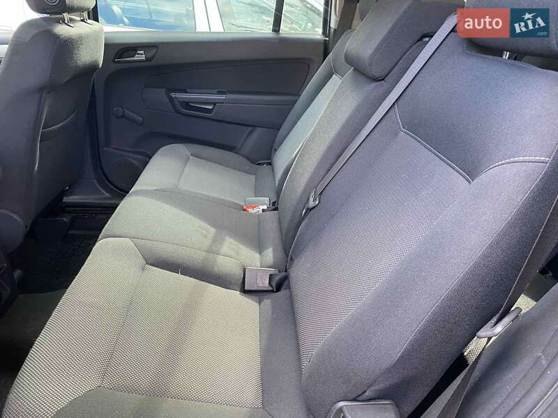 Мінівен Opel Zafira 2011 в Здолбуніві