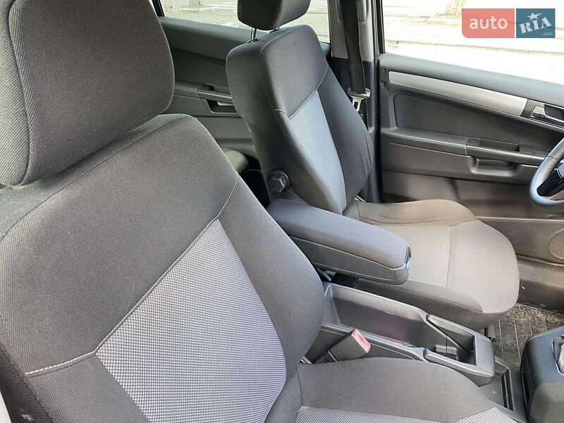 Мінівен Opel Zafira 2011 в Здолбуніві