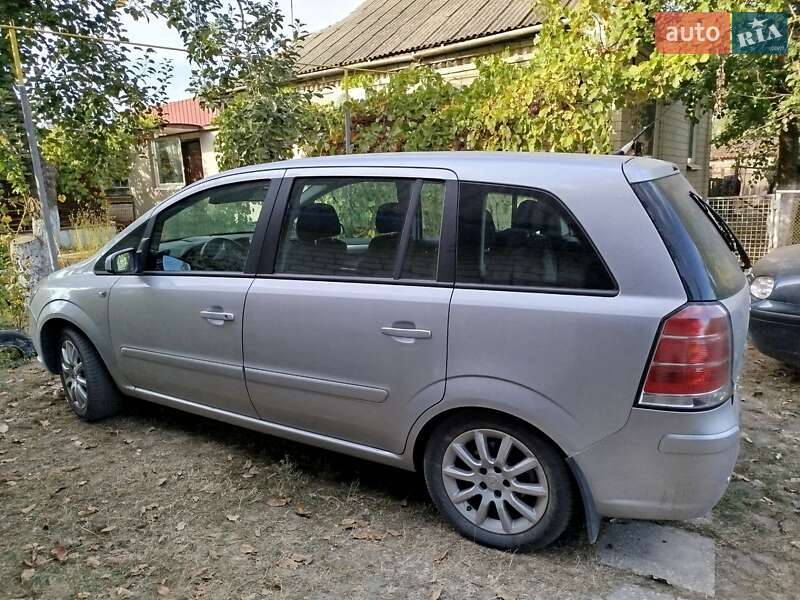 Минивэн Opel Zafira 2006 в Черкассах