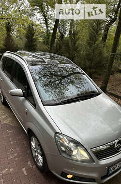 Минивэн Opel Zafira 2006 в Запорожье