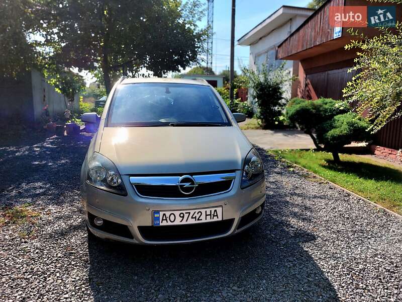 Минивэн Opel Zafira 2006 в Мукачево
