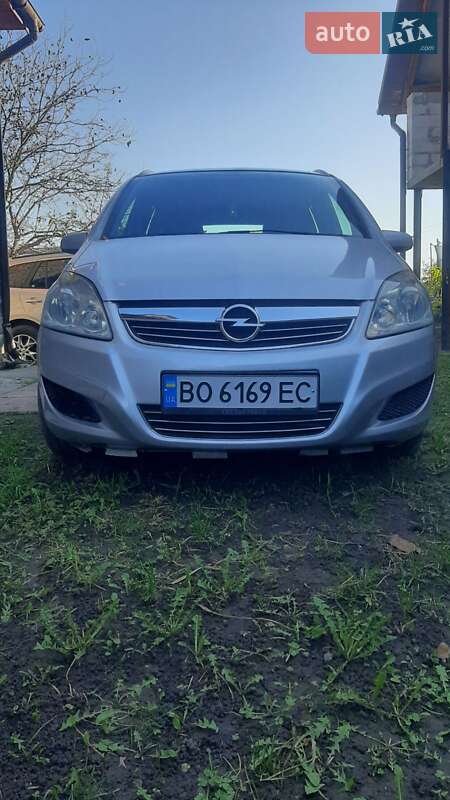 Минивэн Opel Zafira 2008 в 