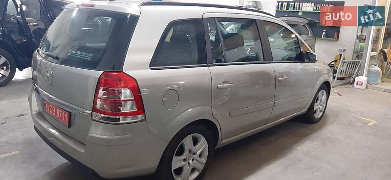 Минивэн Opel Zafira 2009 в Косове