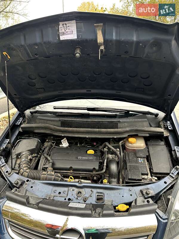 Мінівен Opel Zafira 2011 в Гадячі
