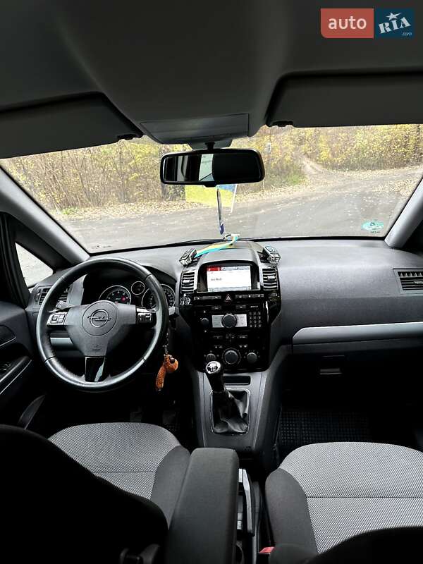Мінівен Opel Zafira 2011 в Гадячі