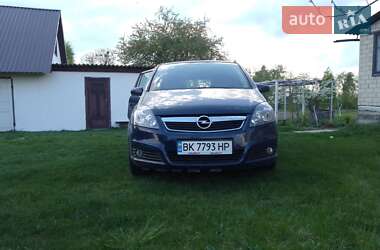 Минивэн Opel Zafira 2006 в Вараше