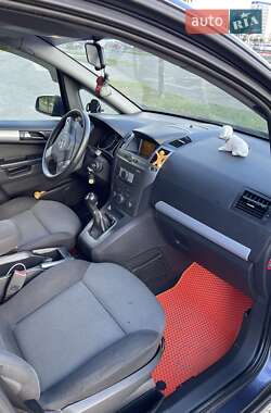 Минивэн Opel Zafira 2006 в 