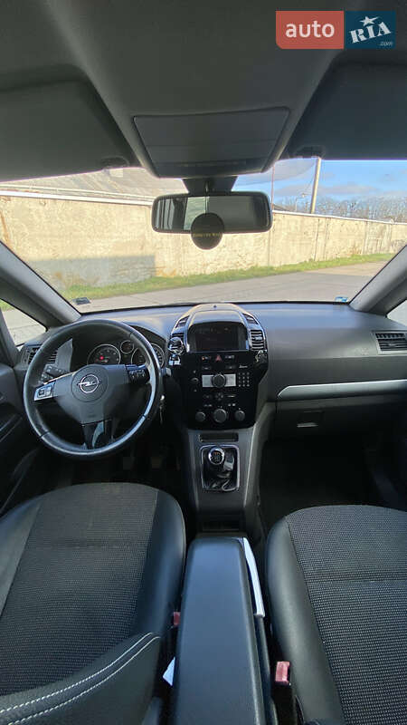 Минивэн Opel Zafira 2010 в Стрые