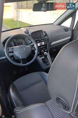 Минивэн Opel Zafira 2008 в 