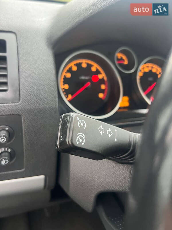 Минивэн Opel Zafira 2012 в Киеве фото 30 Минивэн Opel Zafira 2012 в Киеве