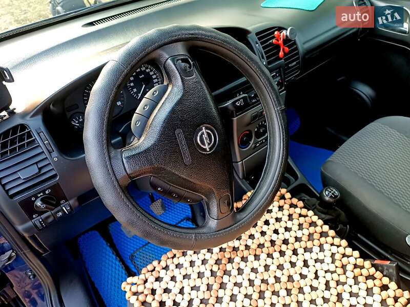 Минивэн Opel Zafira 2004 в Красилове