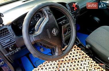 Минивэн Opel Zafira 2004 в 