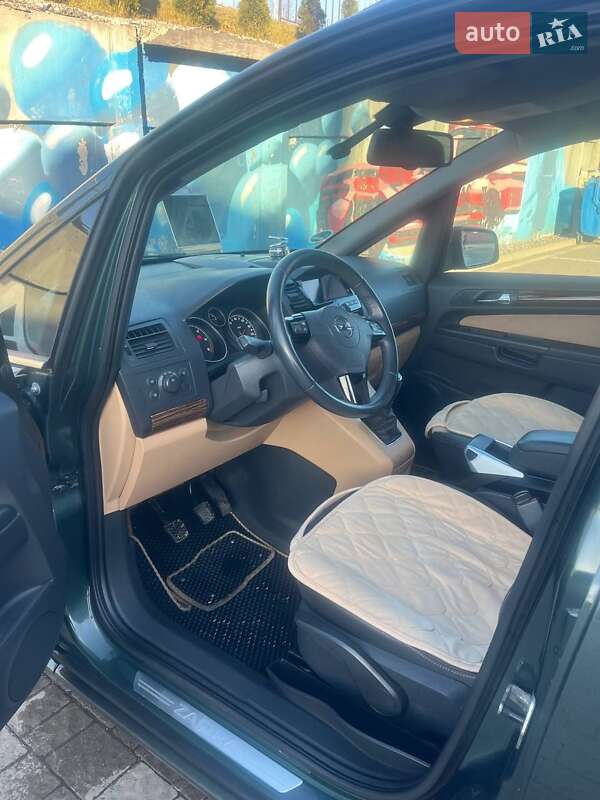 Мінівен Opel Zafira 2011 в Дрогобичі