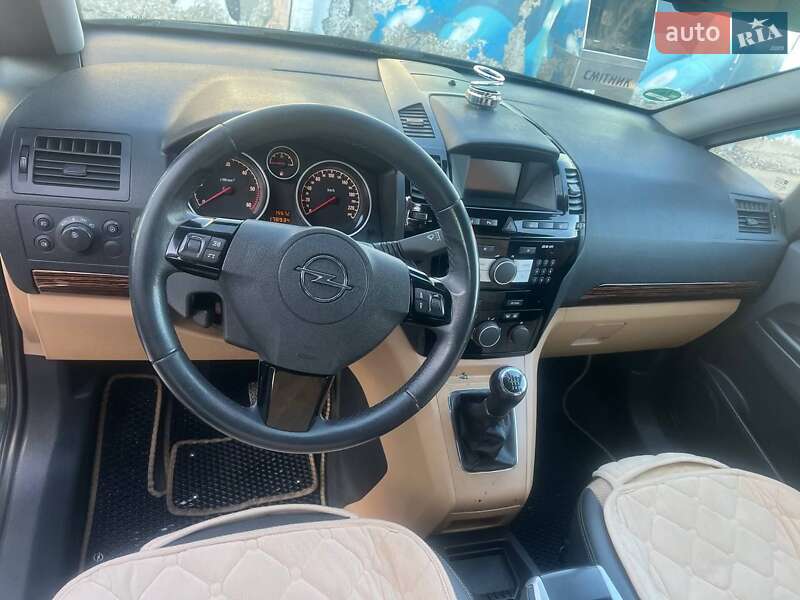 Мінівен Opel Zafira 2011 в Дрогобичі