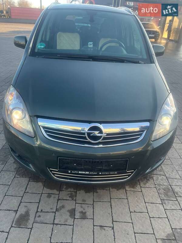 Мінівен Opel Zafira 2011 в Дрогобичі