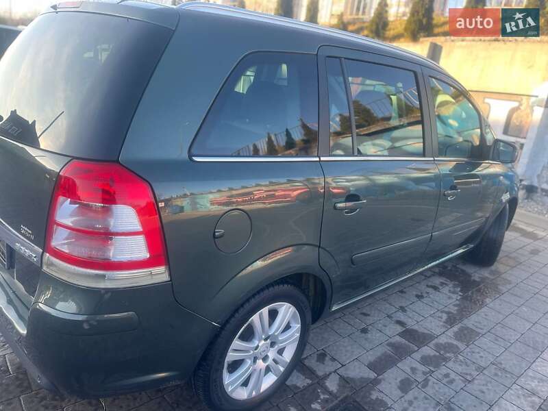 Мінівен Opel Zafira 2011 в Дрогобичі