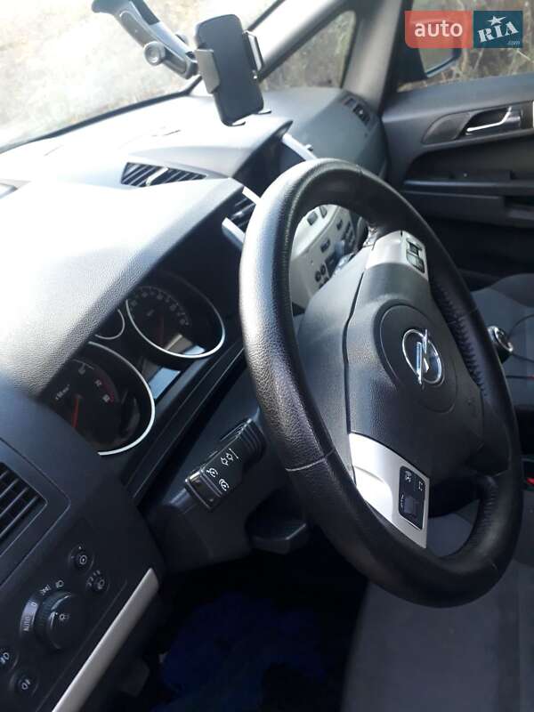 Минивэн Opel Zafira 2008 в Красноильске