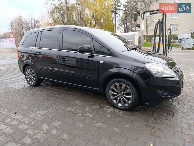 Минивэн Opel Zafira 2010 в Черновцах