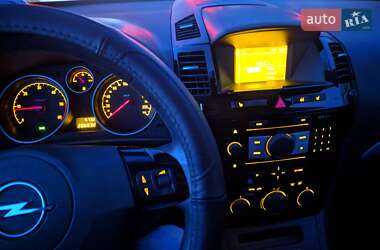 Минивэн Opel Zafira 2009 в 