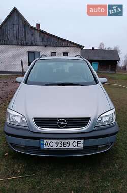 Минивэн Opel Zafira 2001 в Любешове