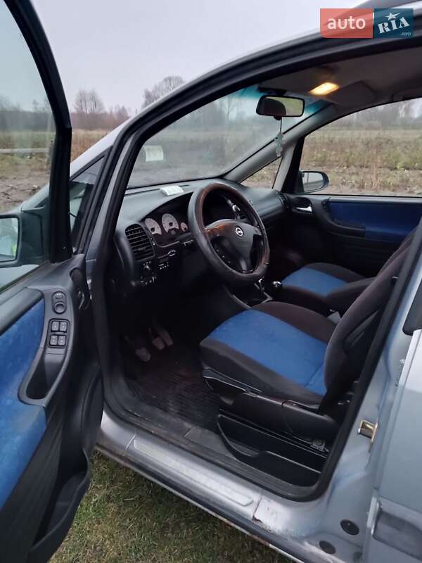 Мінівен Opel Zafira 2001 в Любешові