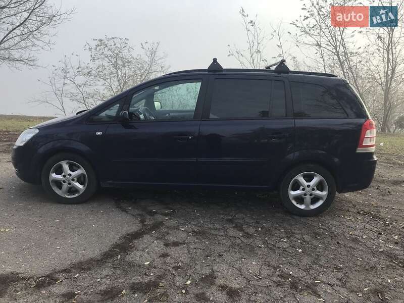 Минивэн Opel Zafira 2012 в Чугуеве