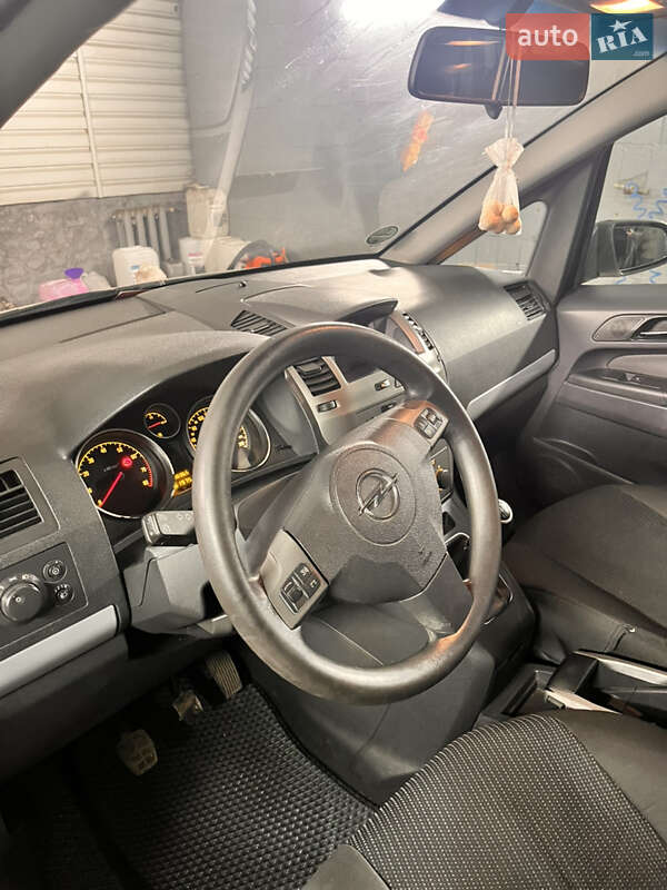 Мінівен Opel Zafira 2006 в Пирятині