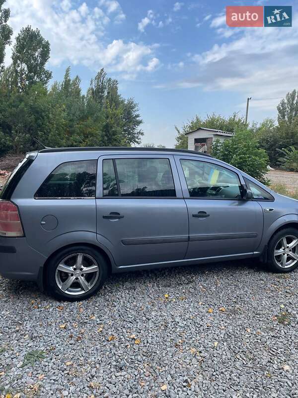 Минивэн Opel Zafira 2005 в Кегичевке
